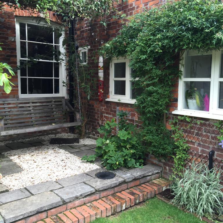 Sacred Garden Retreat Apartamento Glastonbury Exterior foto